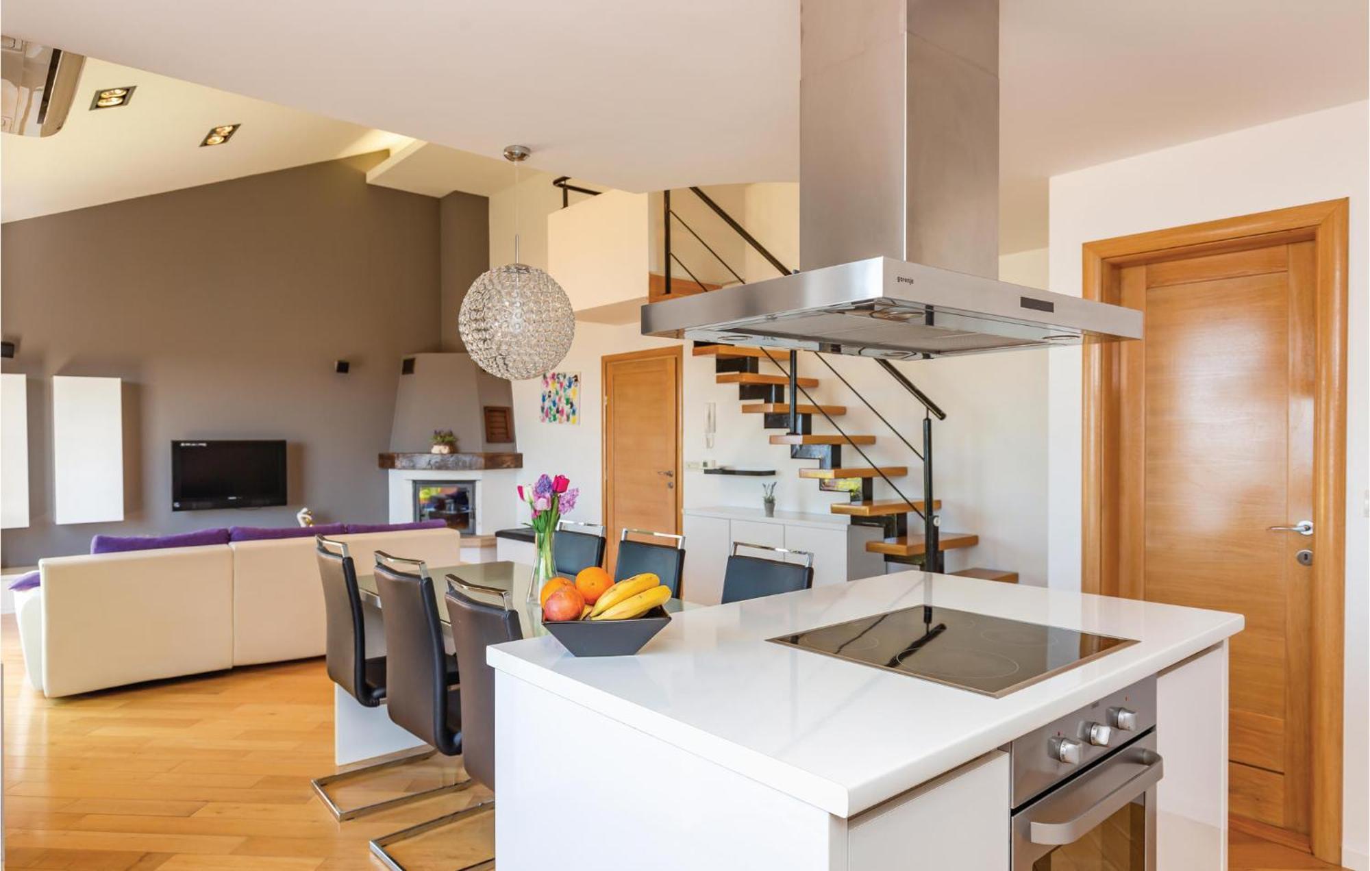 Lovely Apartment In Makarska With Kitchenette Esterno foto