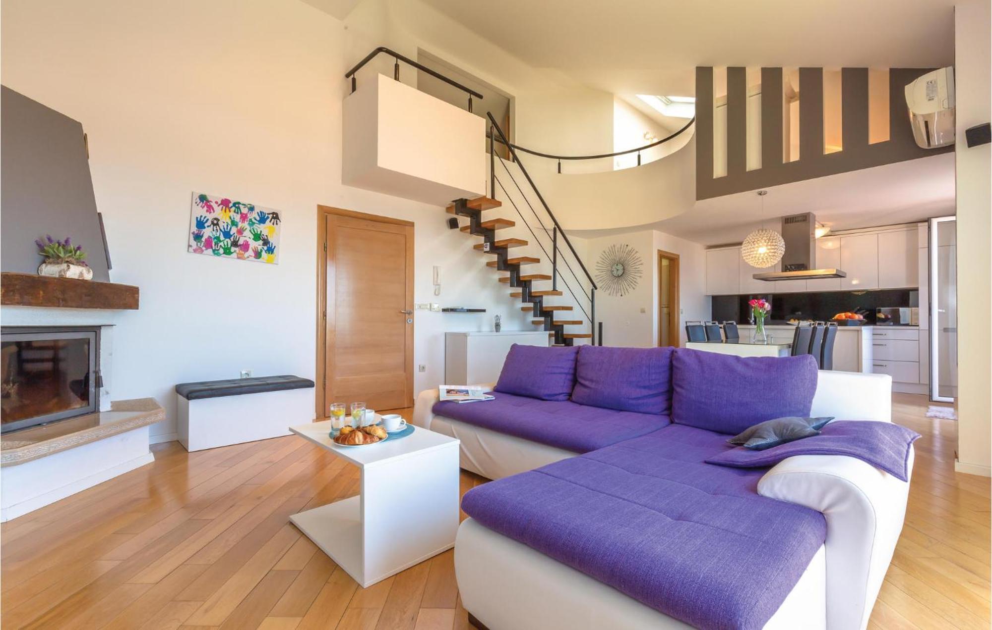 Lovely Apartment In Makarska With Kitchenette Esterno foto