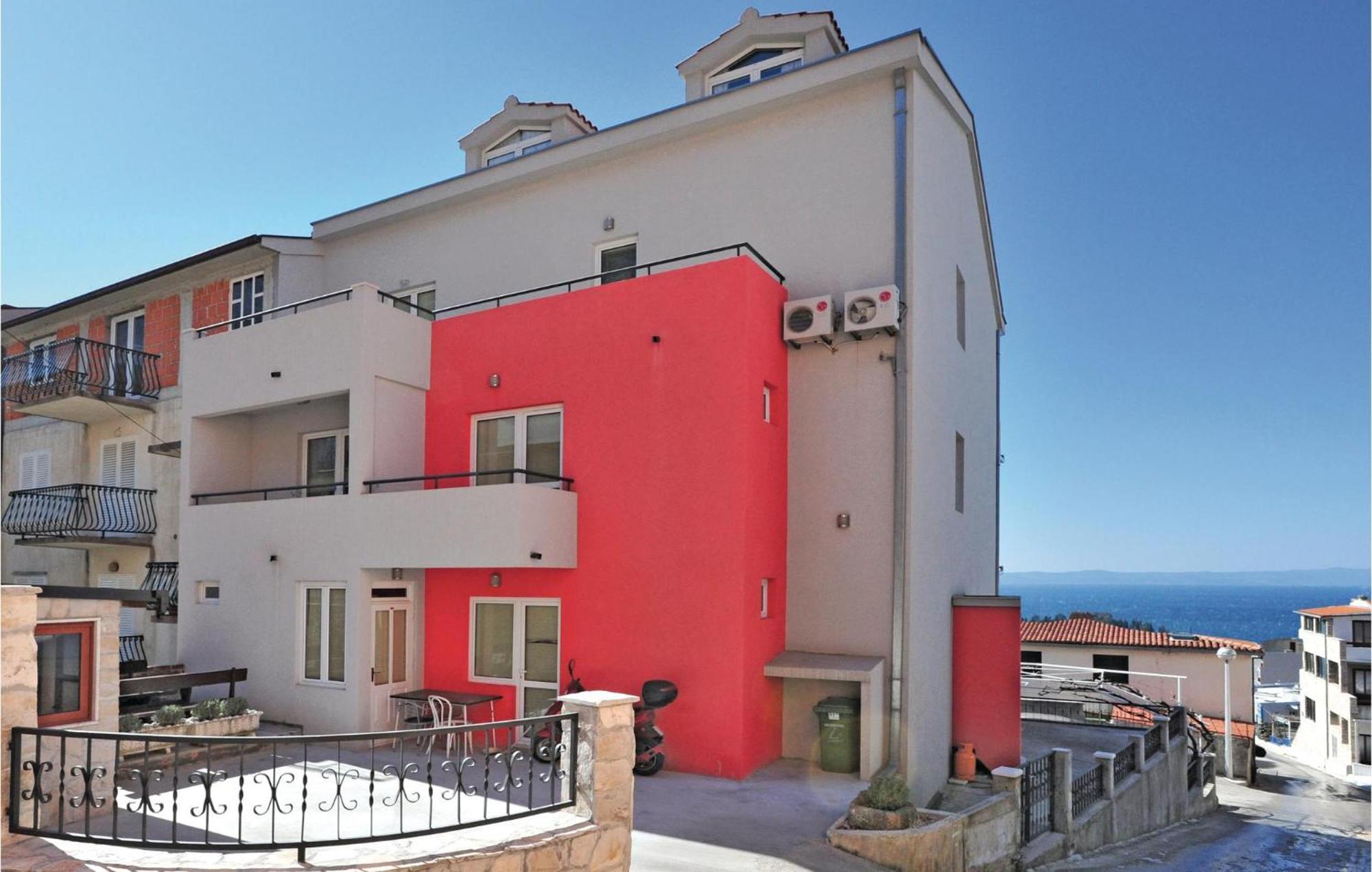 Lovely Apartment In Makarska With Kitchenette Esterno foto