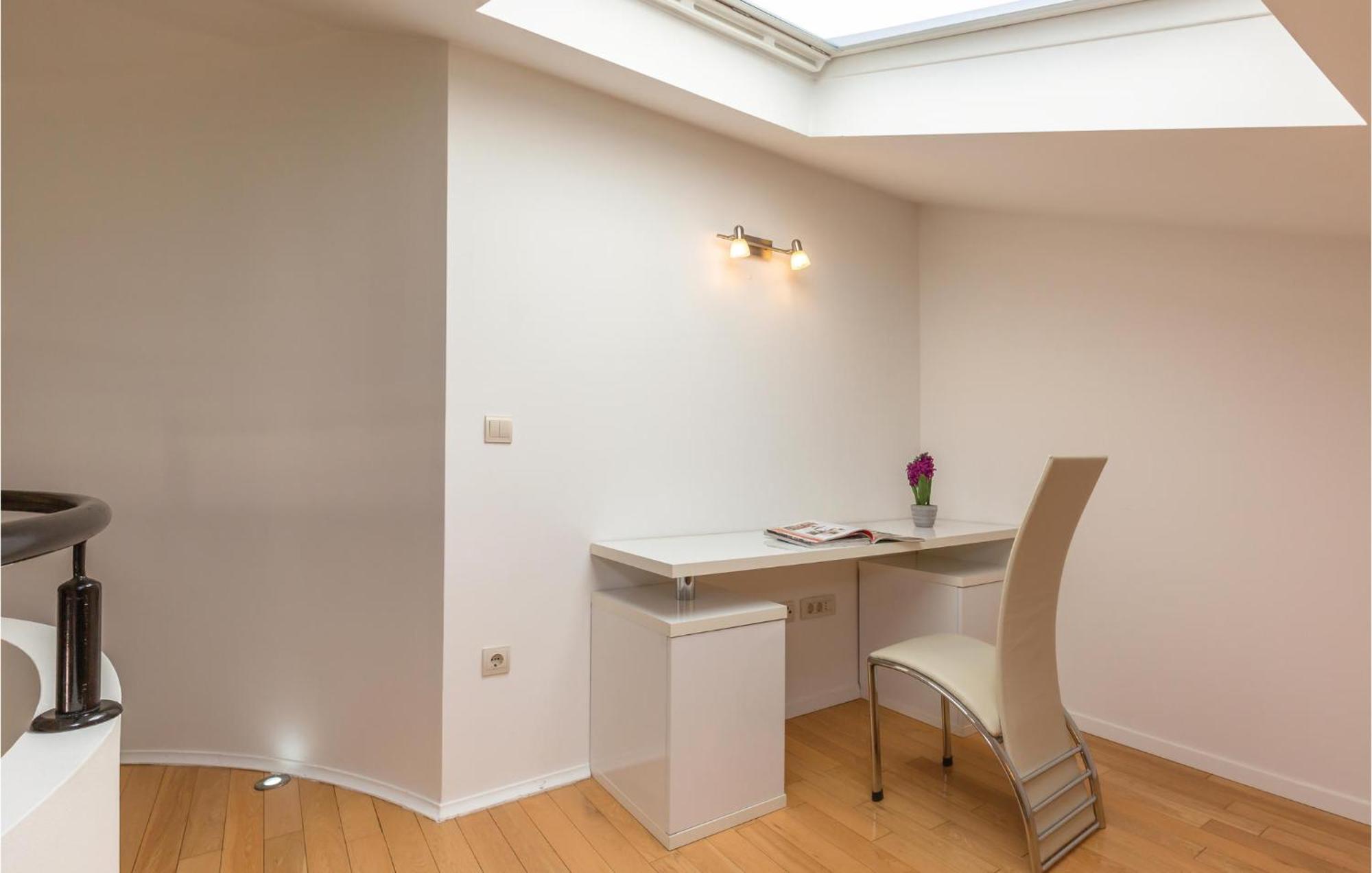 Lovely Apartment In Makarska With Kitchenette Esterno foto