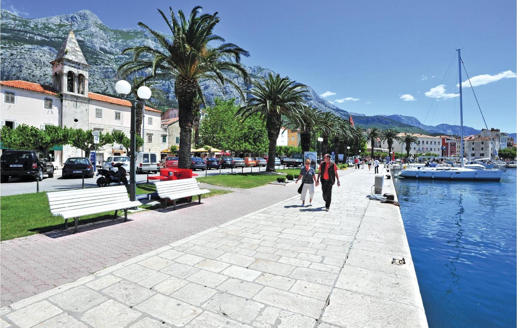 Lovely Apartment In Makarska With Kitchenette Esterno foto