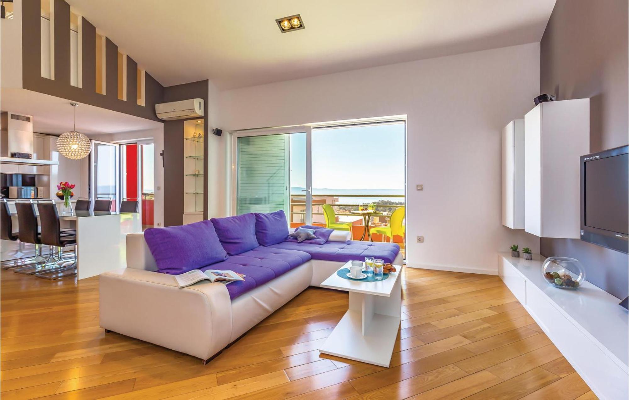 Lovely Apartment In Makarska With Kitchenette Esterno foto