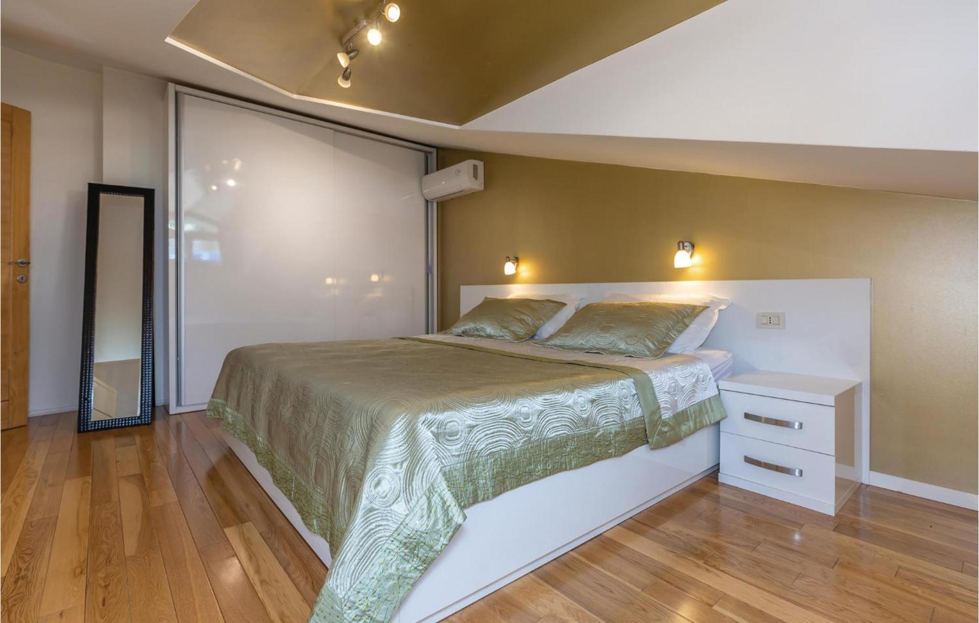 Lovely Apartment In Makarska With Kitchenette Esterno foto