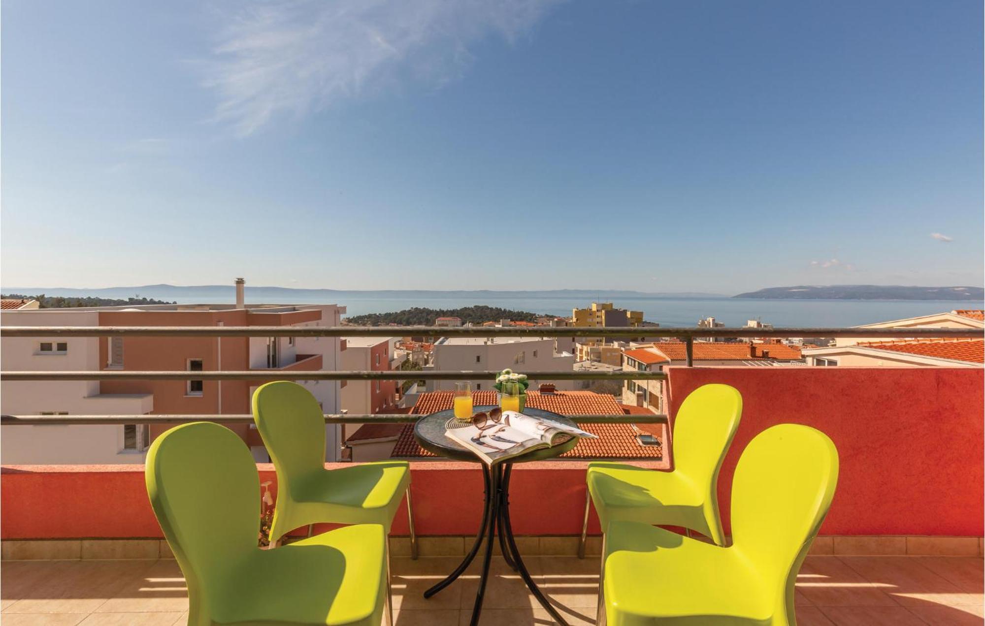 Lovely Apartment In Makarska With Kitchenette Esterno foto